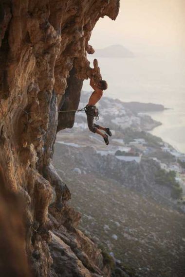 攀岩行动 成为勇于高峰最高巅峰的攀登者吧